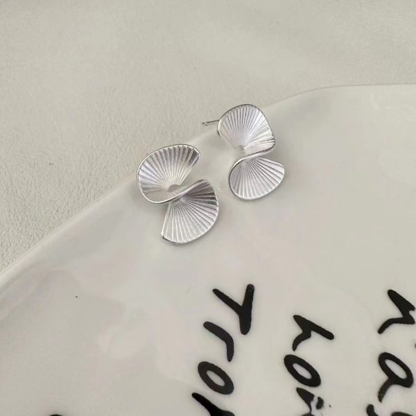 Wholesale 925 Sterling Silver Frosted Scalloped Earrings - Image 2