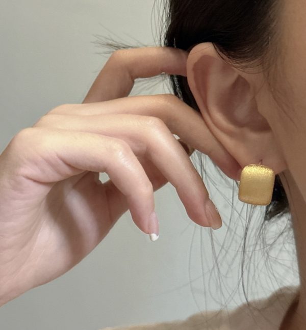 Wholesale 925 Sterling Silver Frosted  Earrings In Gold - Image 5
