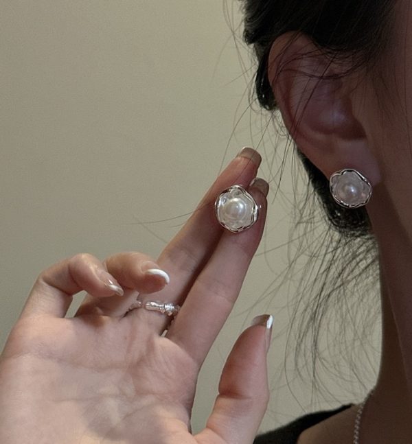 Wholesale 925 Sterling Silver Flower Freshwater Pearl Stud Earrings - Image 5
