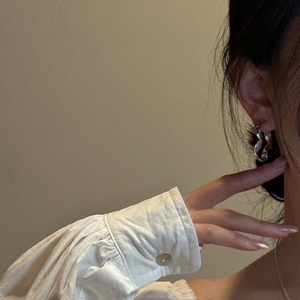 Wholesale 925 Sterling Silver Irregular Curved Buckle Earrings - Image 4
