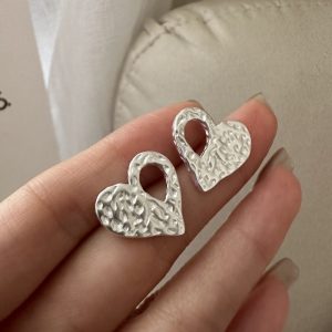 Wholesale 925 Sterling Silver Hollow Texture Heart Stud Earrings