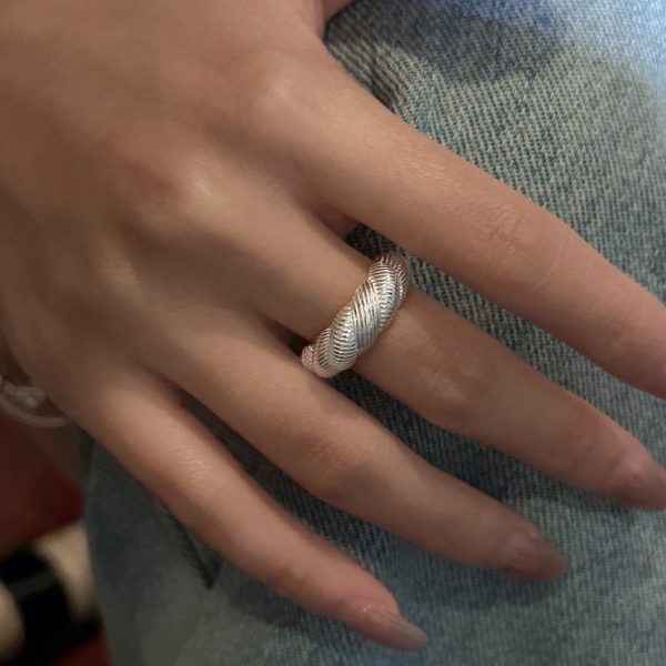 Wholesale 925 Sterling Silver Textured Croissant Ring - Image 4