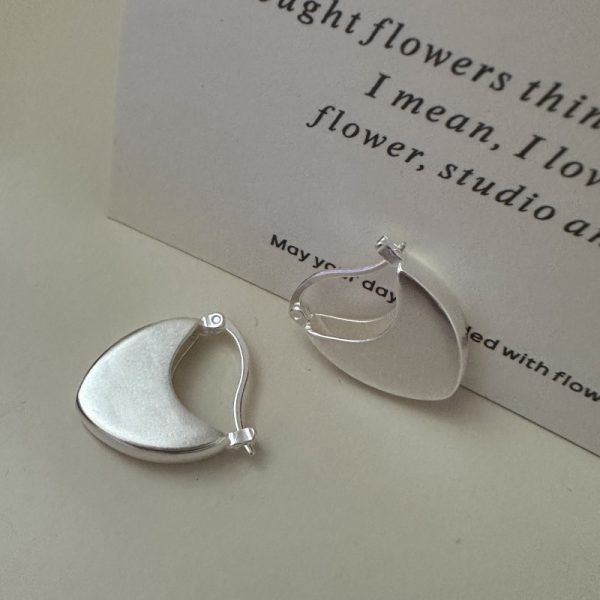 Wholesale 925 Sterling Silver Matte Frosted Love Buckle Earrings - Image 2