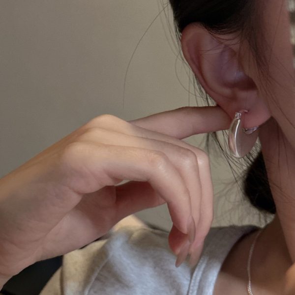 Wholesale 925 Sterling Silver Matte Frosted Love Buckle Earrings - Image 5