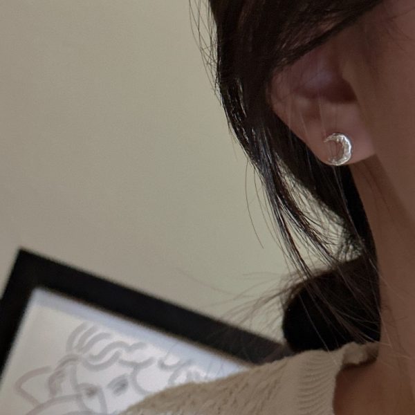 Wholesale 925 Sterling Silver Textured Moon Stud Earrings - Image 5