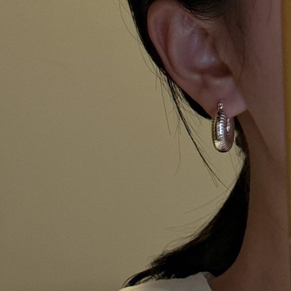 Wholesale 925 Sterling Silver Hollow Striped Buckle Earrings - Image 6