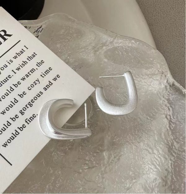 Wholesale 925 Sterling Silver U-shaped Frosted Earrings - Image 3