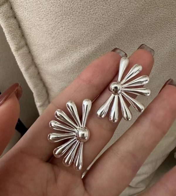 Wholesale 925 Sterling Silver Daisy Stud Earrings - Image 2