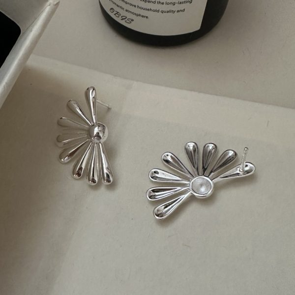Wholesale 925 Sterling Silver Daisy Stud Earrings - Image 3