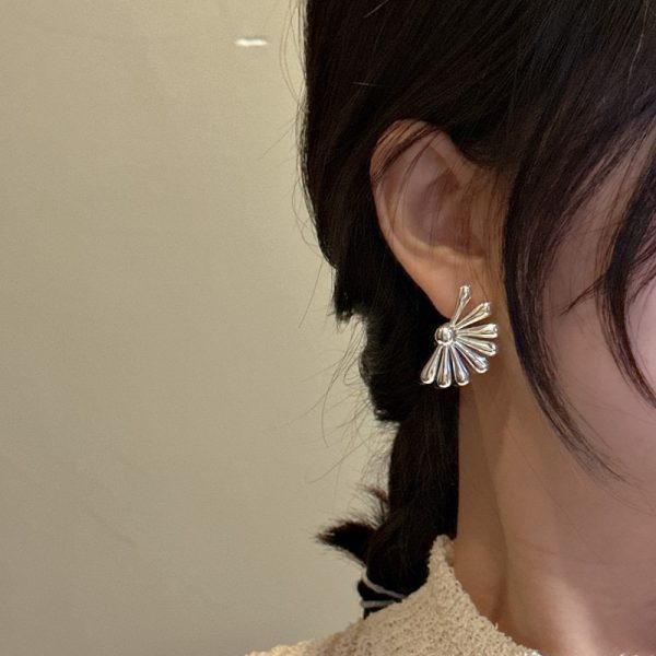 Wholesale 925 Sterling Silver Daisy Stud Earrings - Image 4