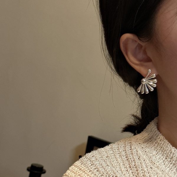 Wholesale 925 Sterling Silver Daisy Stud Earrings - Image 5