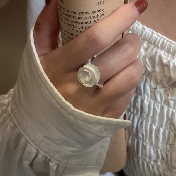 Wholesale 925 Sterling Silver Burnt White Flower Ring - Image 5
