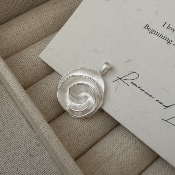 Wholesale 925 Sterling Silver Burnt White Rose Pendant