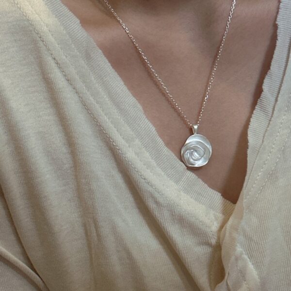 Wholesale 925 Sterling Silver Burnt White Rose Pendant - Image 4