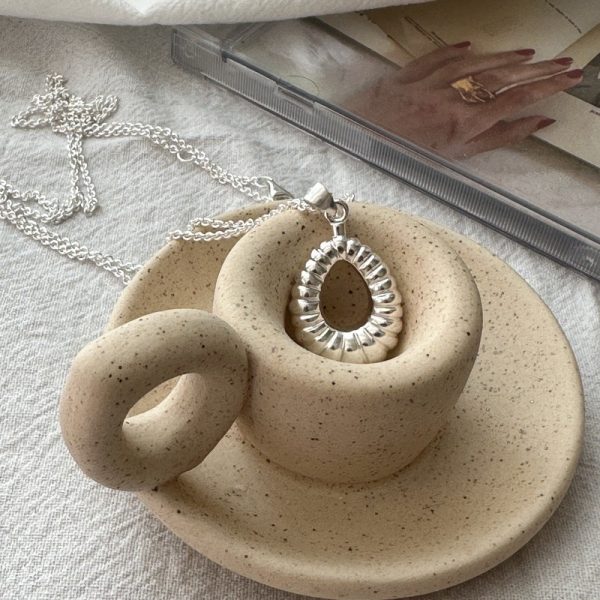 Wholesale 925 Sterling Silver Teardrop Hollow Necklace - Image 3