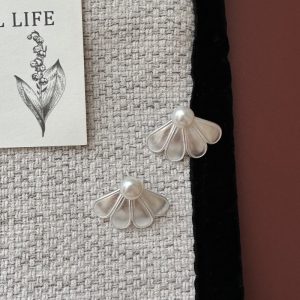 Wholesale 925 Sterling Silver Pearl Petal Earrings