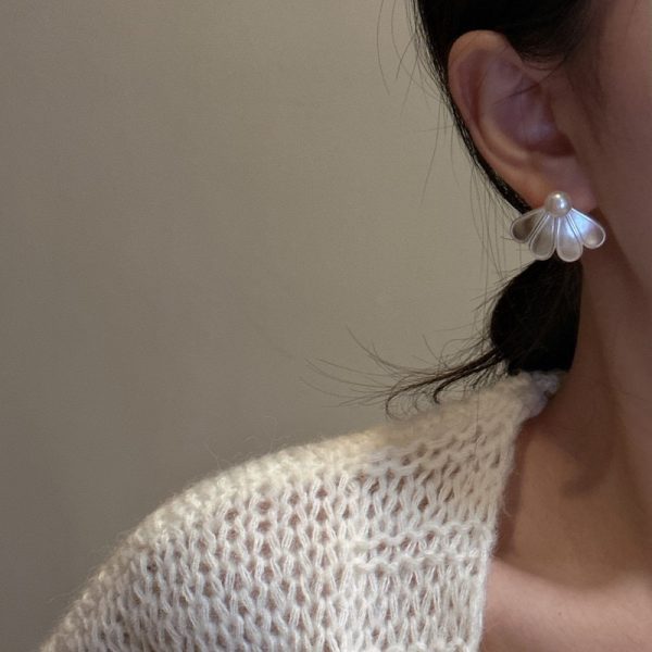 Wholesale 925 Sterling Silver Pearl Petal Earrings - Image 4