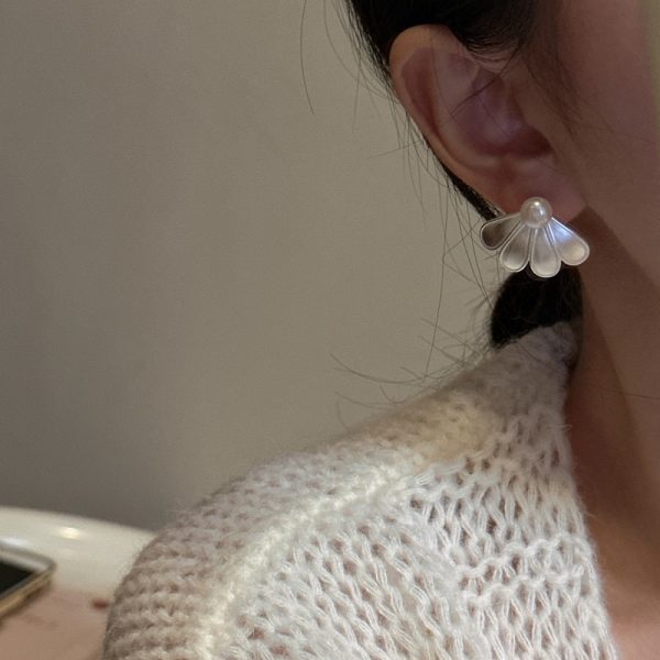 Wholesale 925 Sterling Silver Pearl Petal Earrings - Image 5