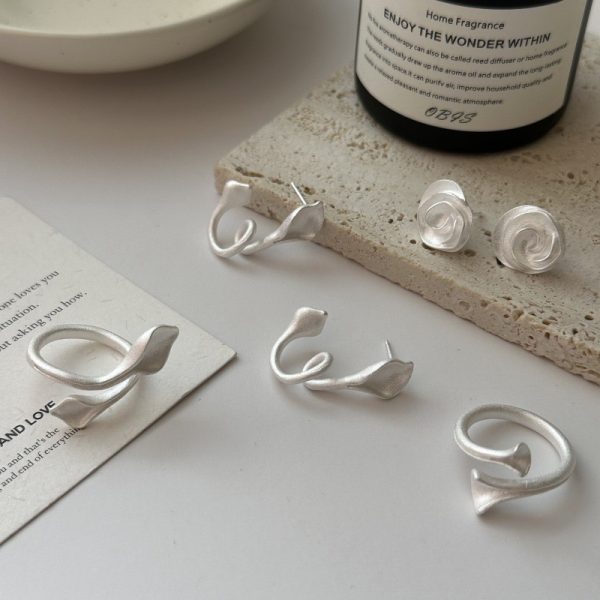 Wholesale 925 Sterling Silver Burned White Leaf Earrings - Image 2