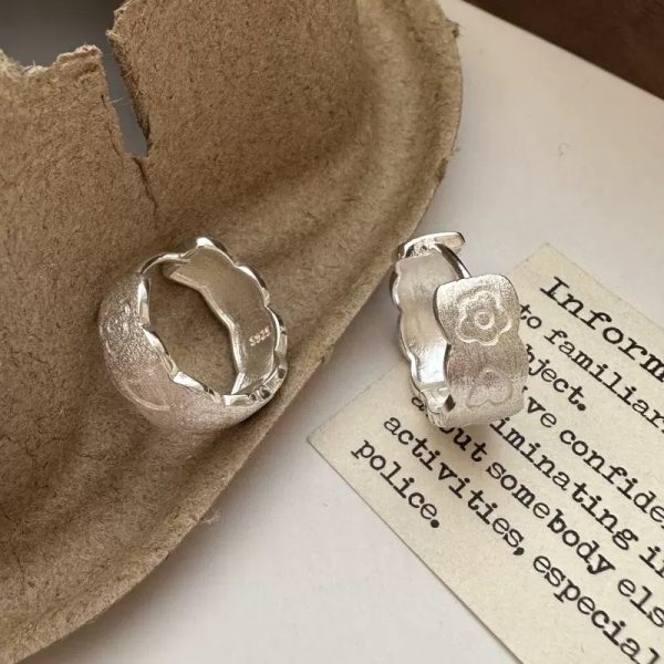 Wholesale 925 Sterling Silver Brushed Flower Earrings - Image 3