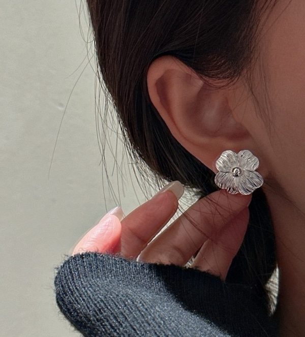 Wholesale 925 Sterling Silver Textured Flower Stud Earrings - Image 6
