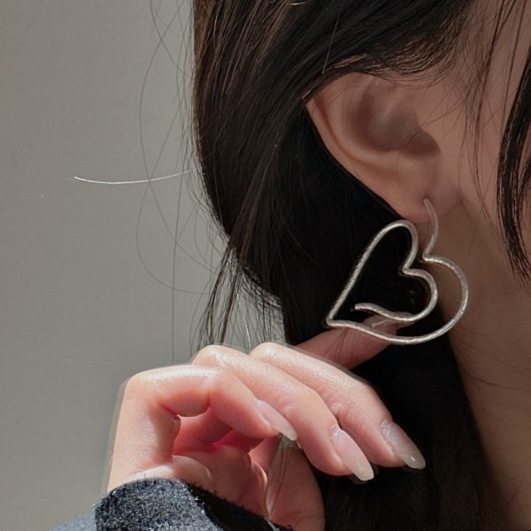 Wholesale 925 Sterling Silver Large Matte Heart Line Earrings - Image 4