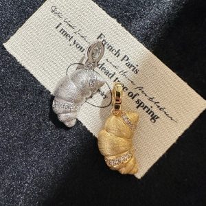 Wholesale 925 Sterling Silver Brushed Zircon Croissant Pendant