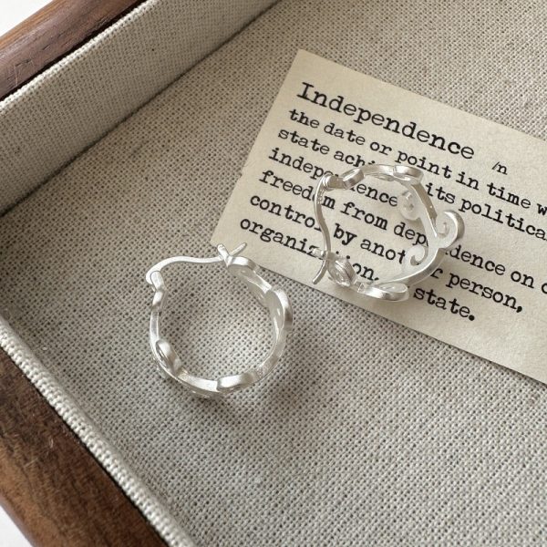 Wholesale 925 Sterling Silver Floral Matte Hoop Earrings - Image 2