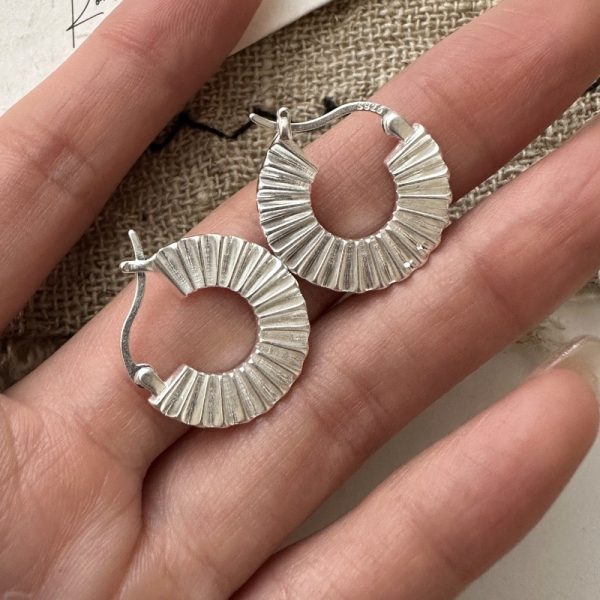 Wholesale 925 Sterling Silver Frosted Pleated Earrings - Image 3