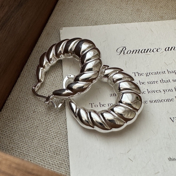Wholesale 925 Sterling Silver Hollow Croissant Earrings - Image 3