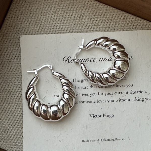 Wholesale 925 Sterling Silver Hollow Croissant Earrings - Image 2