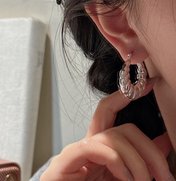 Wholesale 925 Sterling Silver Hollow Croissant Earrings - Image 4
