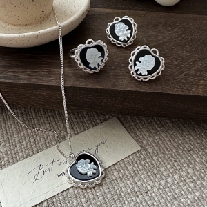 Wholesale 925 Sterling Silver Black Cameo flower necklace