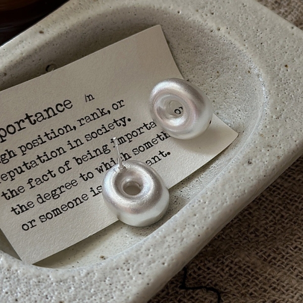 Wholesale 925 Sterling Silver Hollow Matte Donut Earrings - Image 2