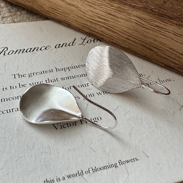 Wholesale 925 Sterling Silver Brushed  Leaf Earrings - Image 2