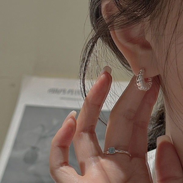 Wholesale 925 Sterling Silver Burnt Matte Croissant Earrings - Image 4