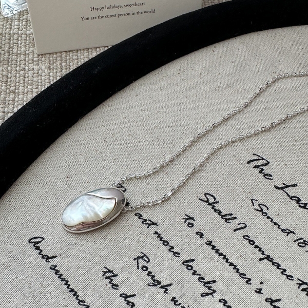 Irregular White Pearl Necklace