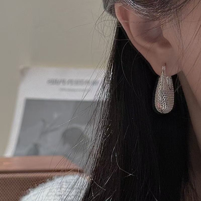 Wholesale 925 Sterling Silver Hollow U-shaped Earrings - Image 4