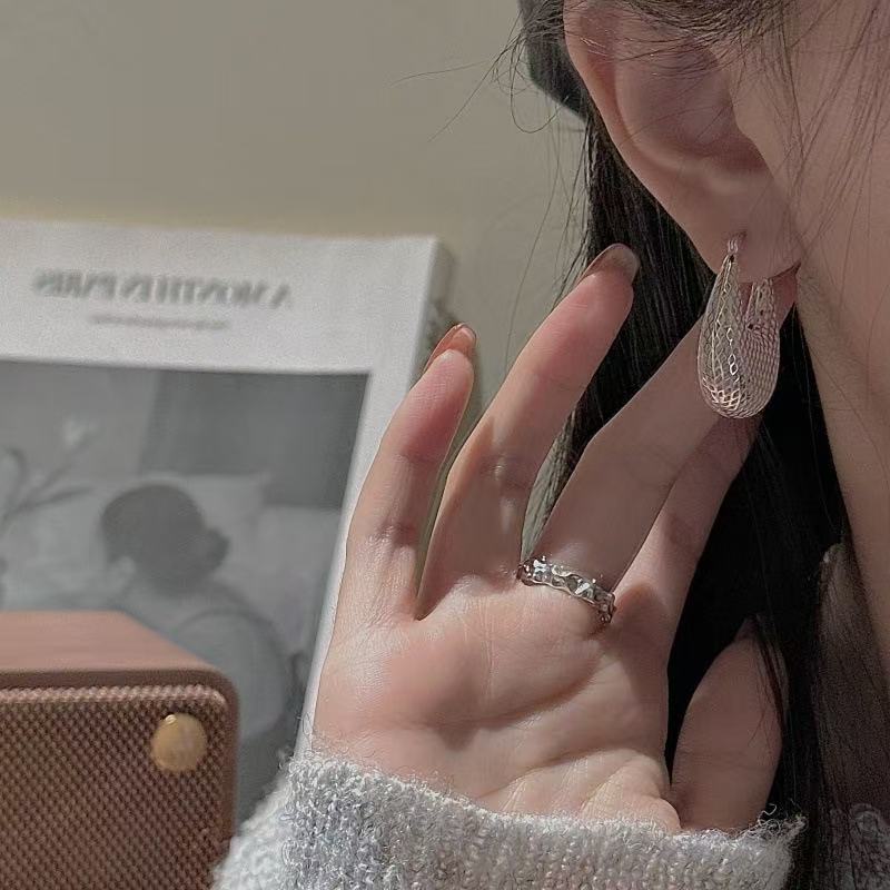 Wholesale 925 Sterling Silver Hollow U-shaped Earrings - Image 6