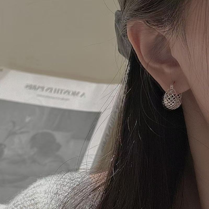 Wholesale 925 Sterling Silver Hollow Light Hoop Earrings - Image 6