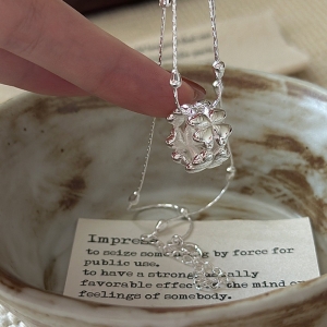 Wholesale 925 Sterling Silver Four-leaf Clover Circular Necklace