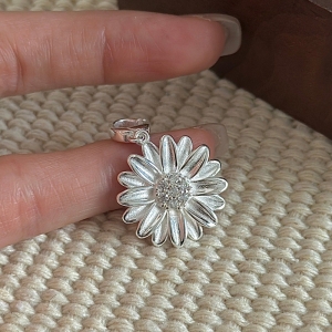Wholesale 925 Sterling Silver Daisy Zircon Pendant