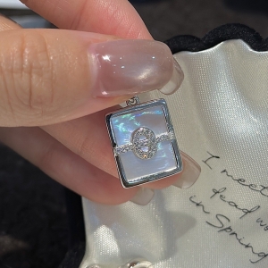 Wholesale 925 Sterling Silver Square White Mother of Pearl Paved Zircon Interlocking Pendant