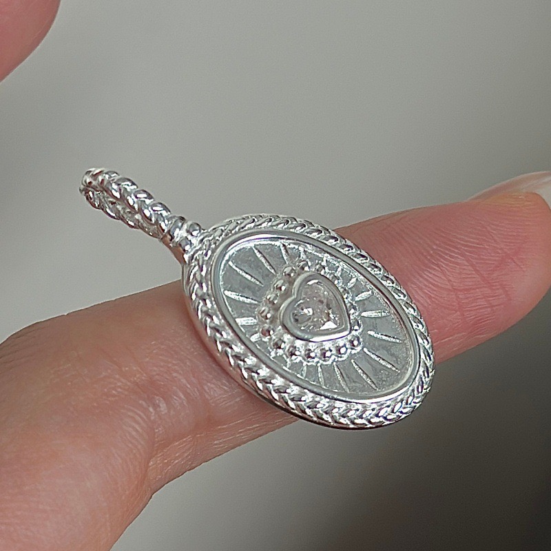 Wholesale 925 Sterling Silver Victorian Style Braided Edge Heart Radiant Coin Pendant - Image 3