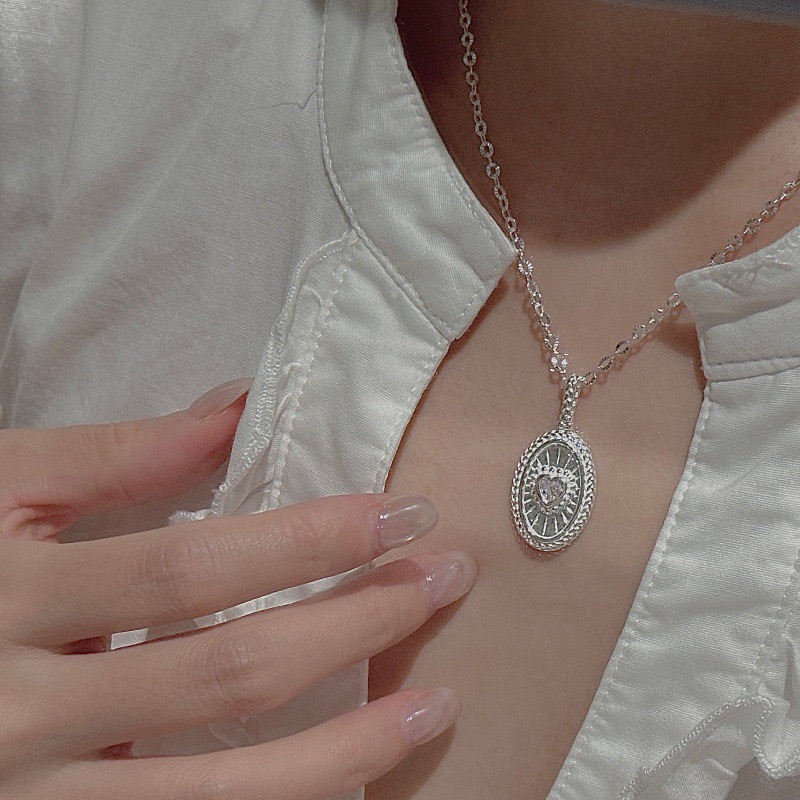 Wholesale 925 Sterling Silver Victorian Style Braided Edge Heart Radiant Coin Pendant - Image 4