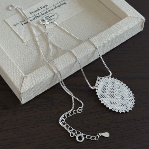 Wholesale 925 Sterling Silver Lace Oval Pendant Vintage Hollow Filigree Box Chain Necklace